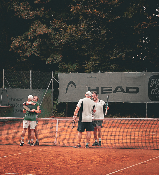 Tennisball auf dem Court